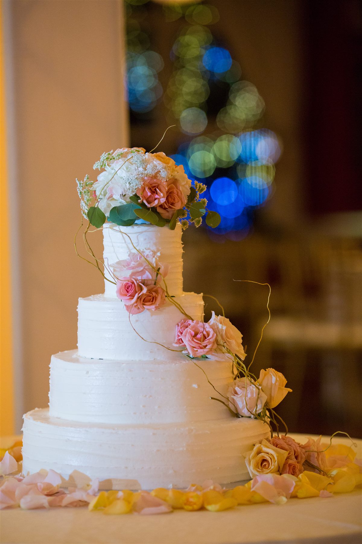 The cake, finished in garden roses