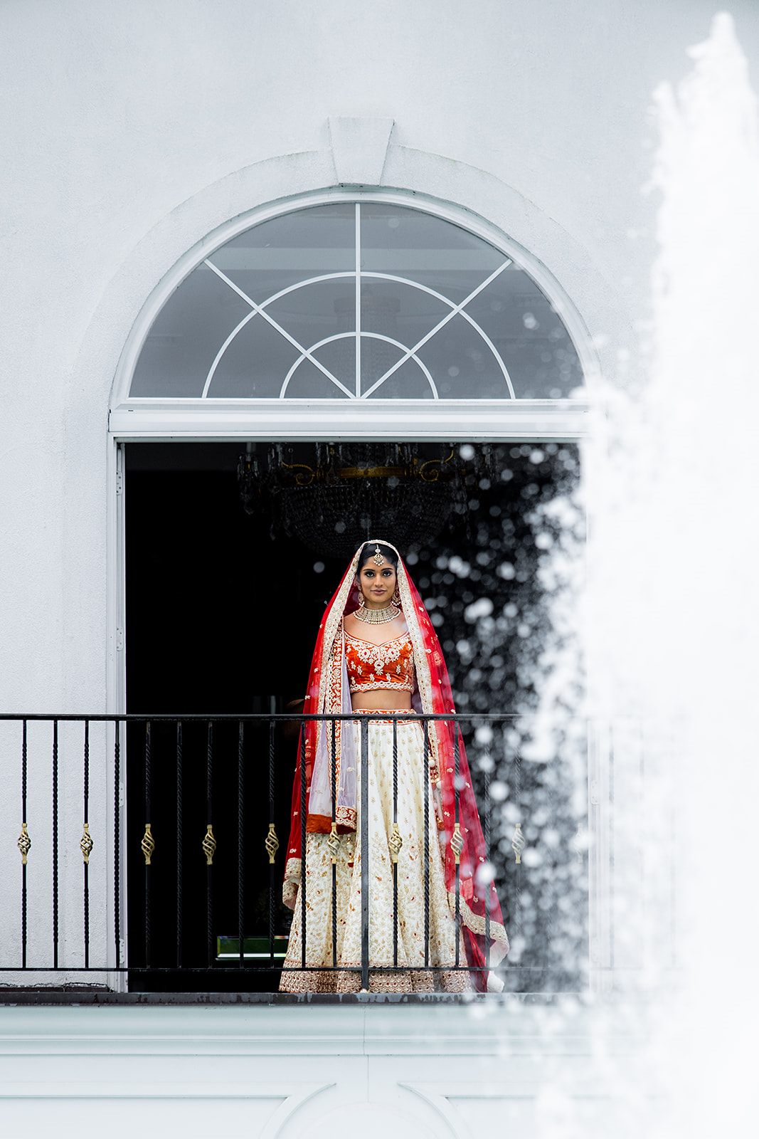 The bride above the fountain